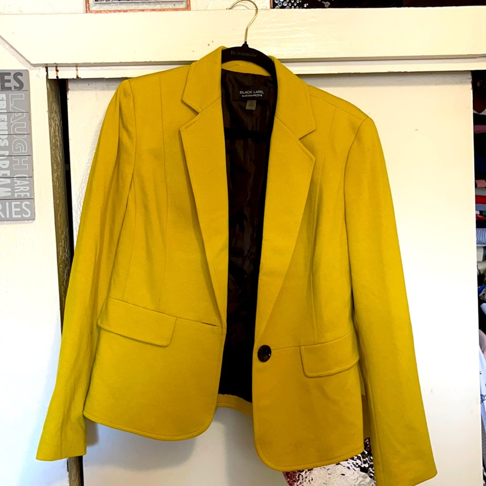 🌼🌼🌼🌼like new hello/mustard blazer